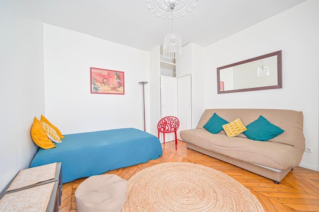 Radiant Flat - Spacious Studio Apartment - Marais Parigi Esterno foto